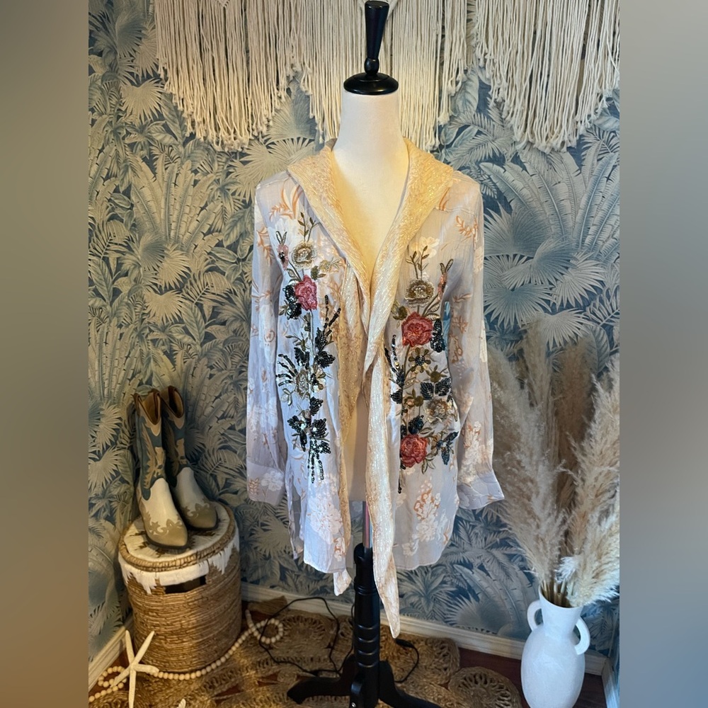 ARATTA Embroidered Embellished Lightweight Hooded Blouse Metalic thread accents - Picture 2 of 9
